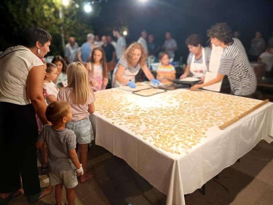 GASTRO VEČER - FEŠTA OD MAKARUNOV - DEBELJAK - 