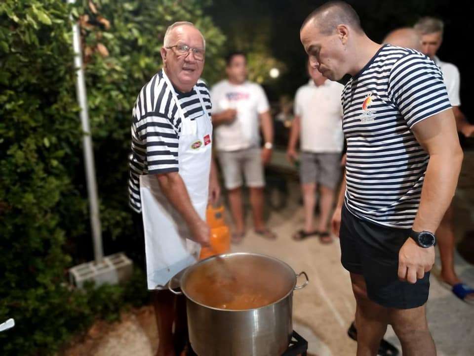 GASTRO VEČER - FEŠTA OD MAKARUNOV - DEBELJAK - 