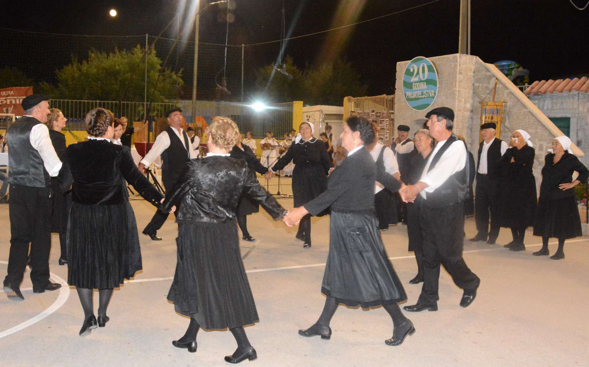 FOLKLORNA VEČER - 