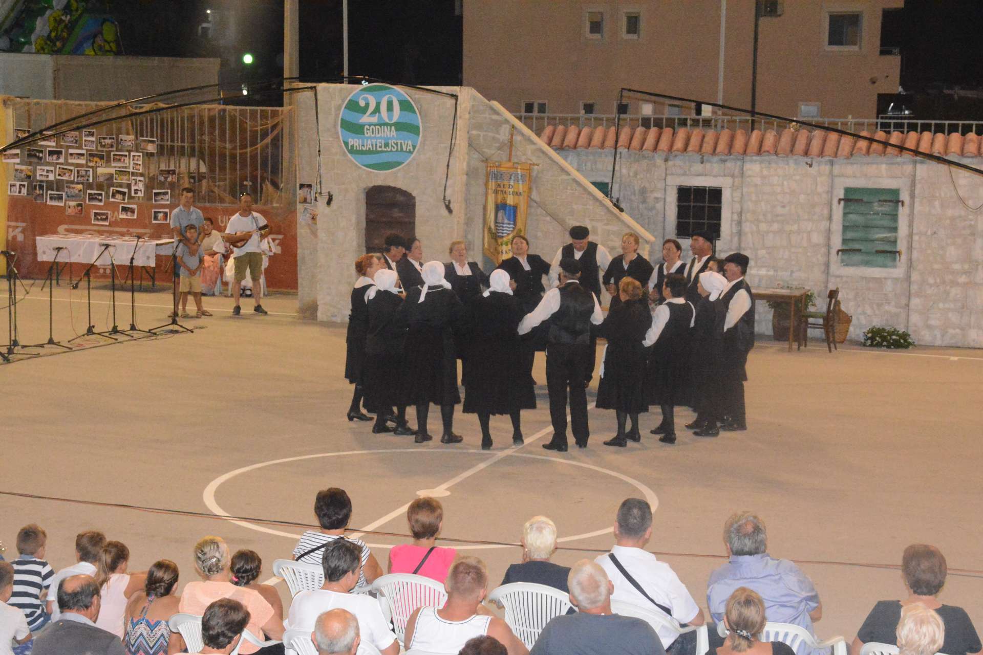 FOLKLORNA VEČER - 